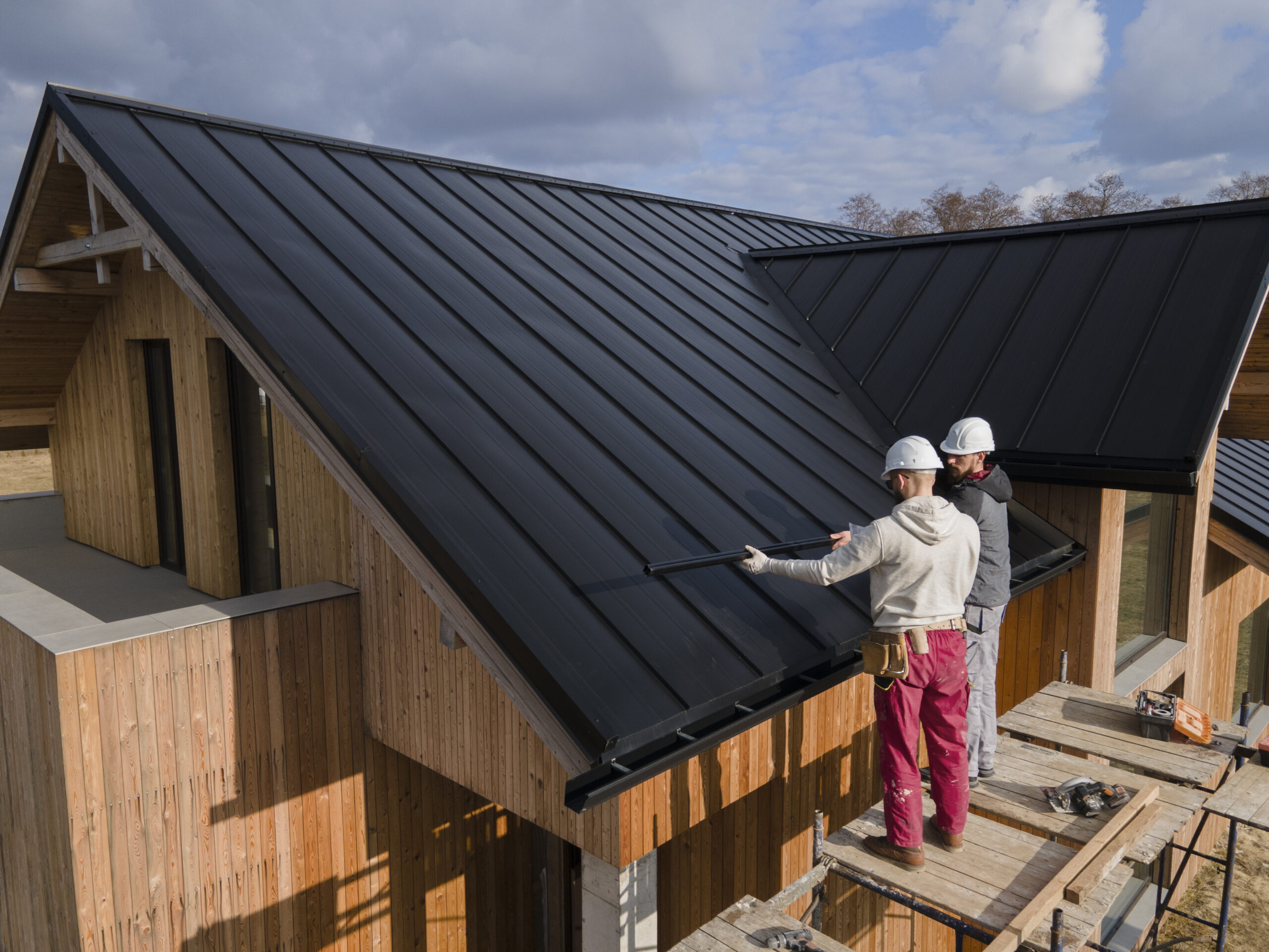 Signs You Need a Roofing Contractor