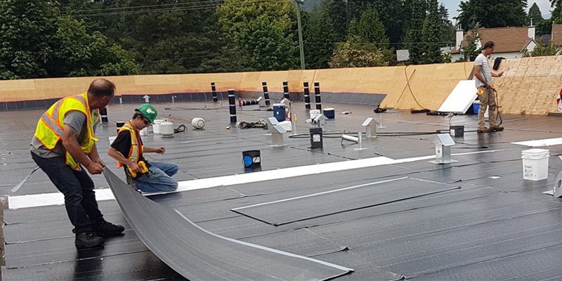 Commercial flat roof repair contractors